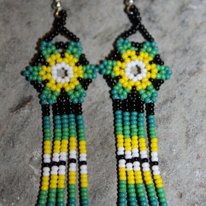 Huichol Peyote Pendientes con cuentas Q
