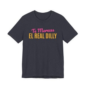 Te Mereces El Real Dilly / The Real Dilly Funny Pickle Shirt / Camiseta gráfica unisex imagen 4
