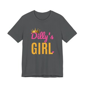 Dilly's Girl | Den riktiga Dilly roliga pickle-skjortan | Unisex grafisk t-shirt bild 2