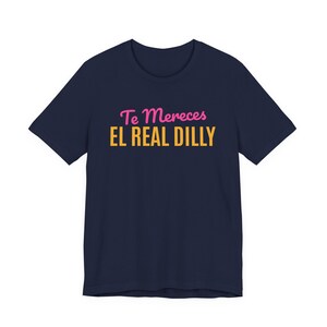 Te Mereces El Real Dilly / The Real Dilly Funny Pickle Shirt / Camiseta gráfica unisex imagen 5