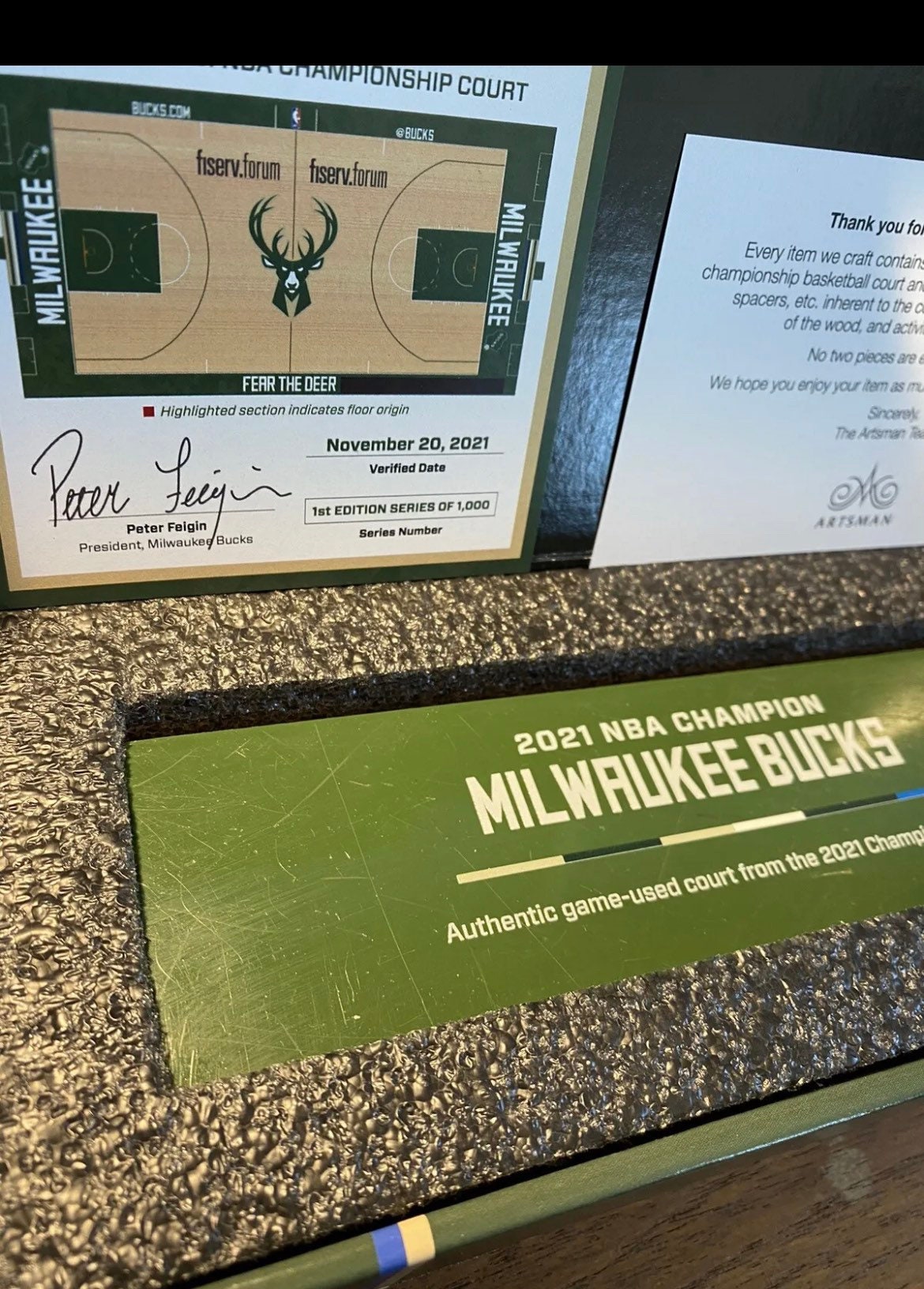 Milwaukee Bucks Hardwood Classics 2-Shelf Portable Bar with Case