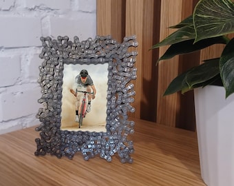 Handmade Bicycle Chain Photo Frame – Upcycled Bike Chain Decor, Unique Industrial Gift