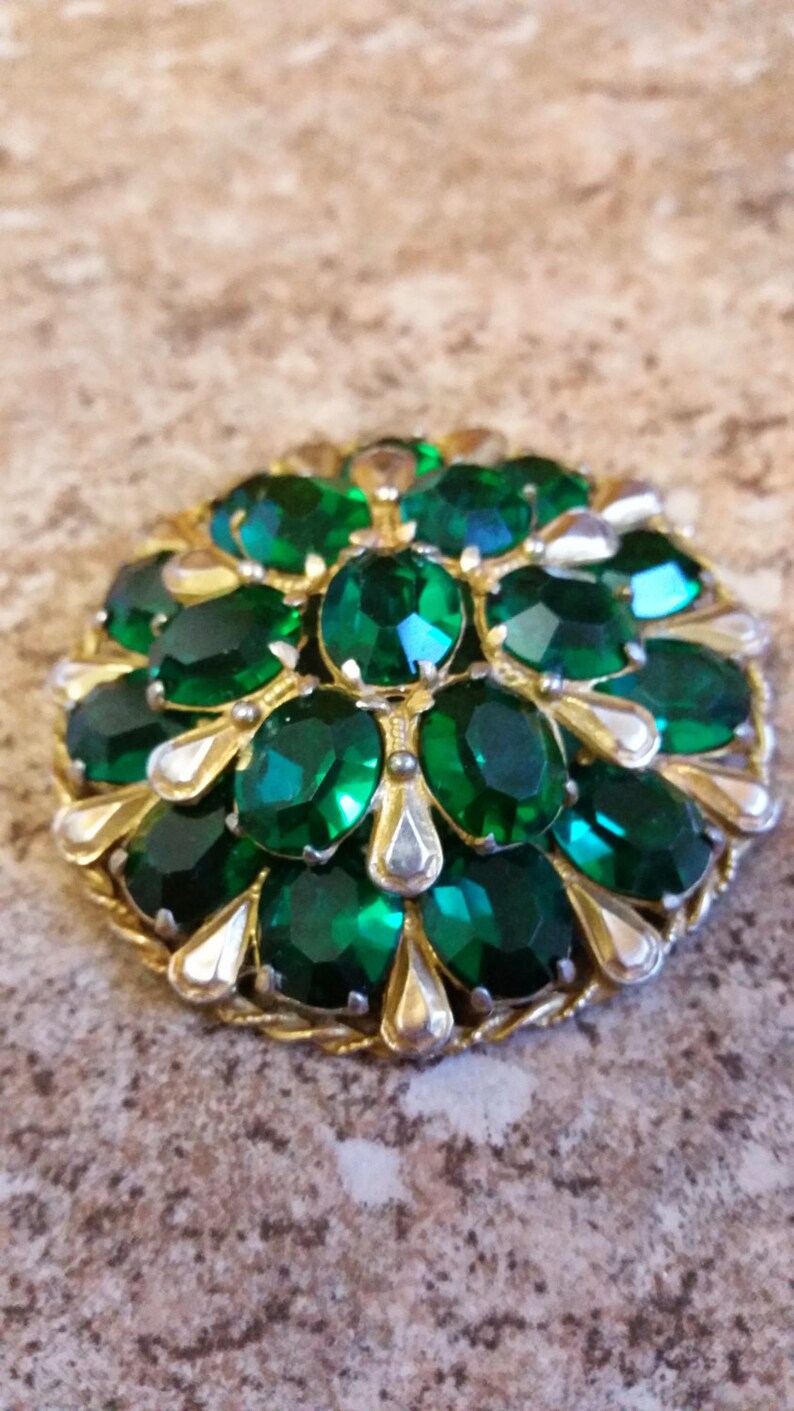 Incredibly vintage 1940's round brooch in gold tone metal Etsy