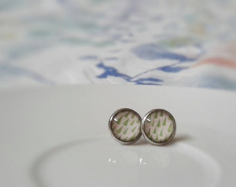 Christmas tree, christmas print, etsyquebec, made with quebec, stainless steel earrings, white green, trees, holiday season