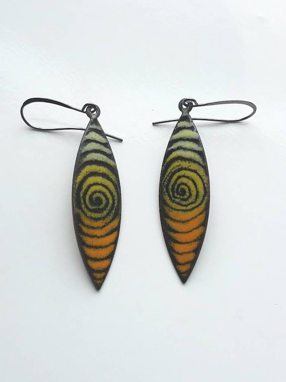 Boucles D'oreilles Pendantes émaillées Jaune Cuivré - Créateur, Fermoir Dormeuse - Occasion En Très Bon état
