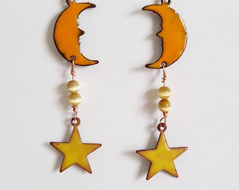 Koper emaille halve maan en ster bungelen oorbellen, hemelse oorbellen, geel en oranje email oorbellen, hippie sieraden, boho