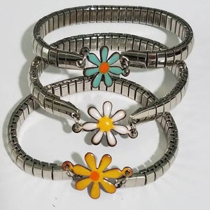 Vintage watch band daisy bracelet, copper enameled watch band bracelet, enameled daisy bracelet, flower   bracelet, stretch bracelet, daisy