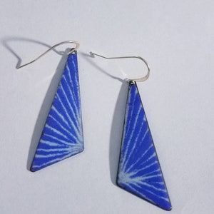 Blue enameled copper triangle drop earrings, triangle earrings, geometric, boho, colorful jewelry, blue jewelry, enameled earrings,sgraffito