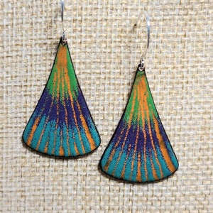 Oranje, paarse, groene en vuren koperen emaille oorbel, sgraffito-email, kleurrijke oorbellen, boho-oorbellen, cadeau voor vrouwen