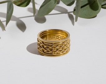 Gold Celtic Knot Ring Band: Minimalist Irish Weave
