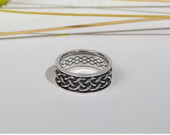 Silver Celtic knot ring, Irish wedding ring, Infinity knot ring, Unisex band ring