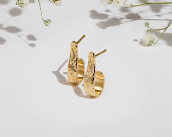 Yellow gold wood textured earrings, dainty studs, 9K, 14K