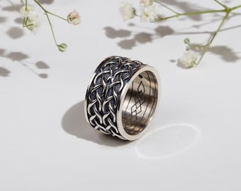 Oxidized Irish knot ring, unisex Celtic wedding band, Statement band ring, silver knot ring