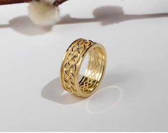 Gold irish knot ring, Unisex celtic weave ring, Minimalist knot ring