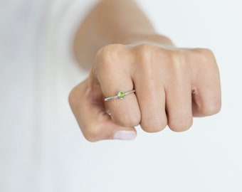 Green peridot ring, august birthstone ring, sterling silver