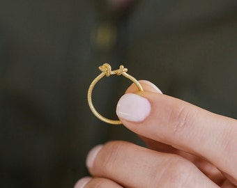 Dainty Double Knot Ring, Minimalist Twisted Wire Band, 14K Gold Everyday Jewelry