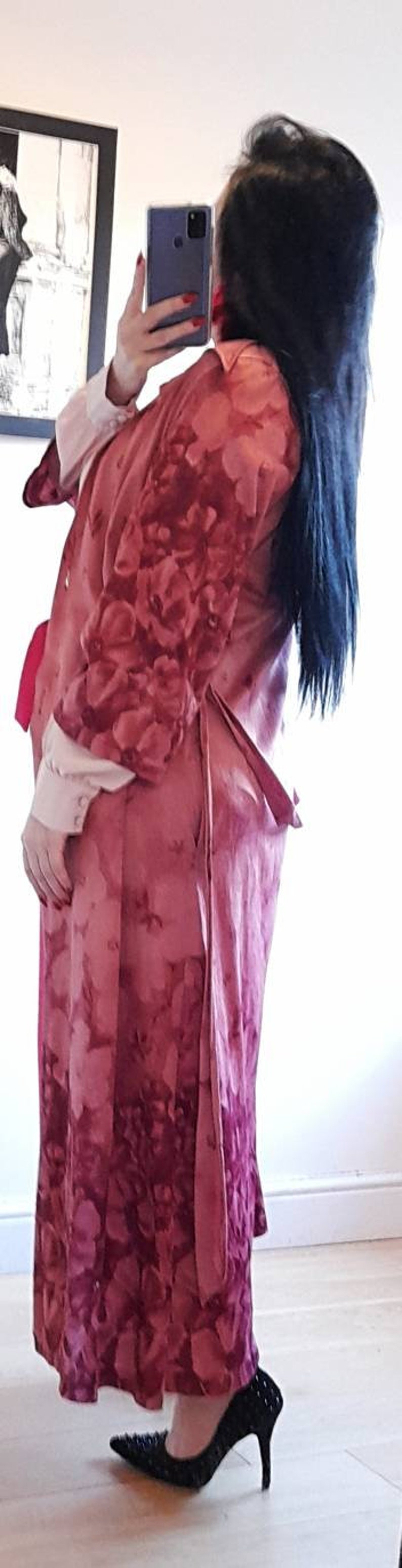 Beautiful 1970s vintage retro vintage lounge gown in shades of pink and floral print sz Medium