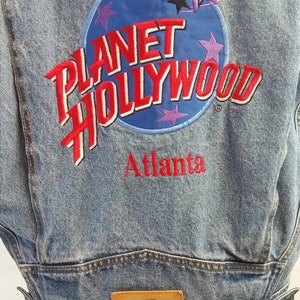 Vintage Planet Hollywood Atlanta Denim Jacket Hip Hop Trucker Club Women&#39;s Oversize size 8 Small excellent vintage condition