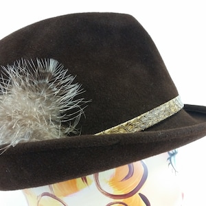 Vintage Winkleman&#39;s Brown Wool Stringy Brim Fedora 1950&#39;s with a Fluffy Feather Faux Snakeskin Band size 22 in excellent vintage condition