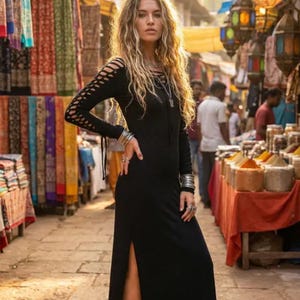 Robe longue noire faite main, robe découpée bohème lutin