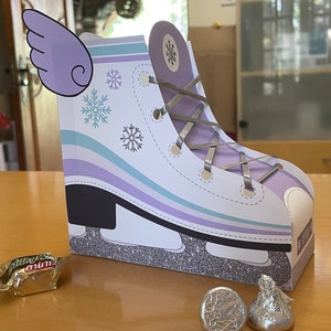 Schlittschuh-Partybevorzugungen druckbare Leckerliboxen, bearbeitbare Geschenkbox für Skating-Prinzessinnen, Vorlage für fliederfarbene Minze und silberne Schlittschuhe - bearbeiten mit Corjl