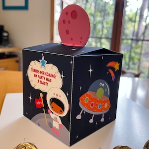 宇宙飛行士のパーティーの記念品ボックス / ロケットパーティーの記念品、女の子の宇宙飛行士 / アフリカ系アメリカ人の宇宙の印刷可能なおやつボックス / 宇宙船、エイリアン