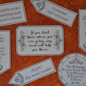 Alice im Wunderland druckbare Zitate, Mad Hatter Tea Party Pfeilschilder Requisiten, Down the Rabbit Hole sofort download Tee-Partydekoration
