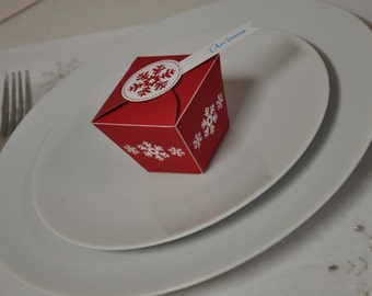 Holiday Season Christmas snowflake DIY pdf printable mini gift box / favor box in red, white and blue ideal as Christmas table place setting