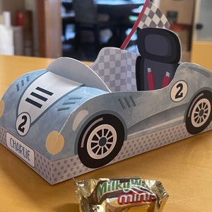 Duas caixas de lembrancinhas para festa de aniversário com carro de corrida, centro de mesa para lembrancinhas de doces com tema de corrida em papel para impressão, AZUL AÇO / CINZA