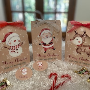 Set di scatole regalo di Natale stampabili, scatole di bomboniere personalizzate di pan di zenzero, Babbo Natale, renna, pupazzo di neve, fiocchi di neve, effetto carta Kraft, sacchetto per dolcetti fai da te