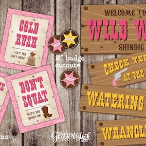 Könnte beinhalten: Ein Satz bedruckbarer Schilder für eine Wild-West-Party. Die Schilder sind rosa und braun mit einem Western-Design. Die Schilder beinhalten "50 & Fabulous", "Goldrausch", "Outhouse Rules", "Don't Squat", "Willkommen in meinem Wild West Shindig", "Check Yer Guns at the Door", "Watering Hole" und "Wrangler's Grub".