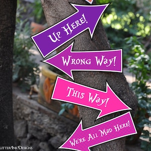 Alice im Wunderland & verrückter Hutmacher inspiriert Teeparty pdf druckbare Pfeilschilder in Pink und Lila / this way Photo Prop INSTANT DOWNLOAD