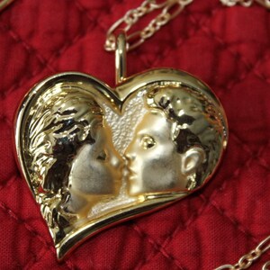 AJC&#39;s  Lovers, lopsided heart with two sweethearts, figural brooch, lovers kissing, Birthday gift, Christmas gift, Valentines Day gift, gift