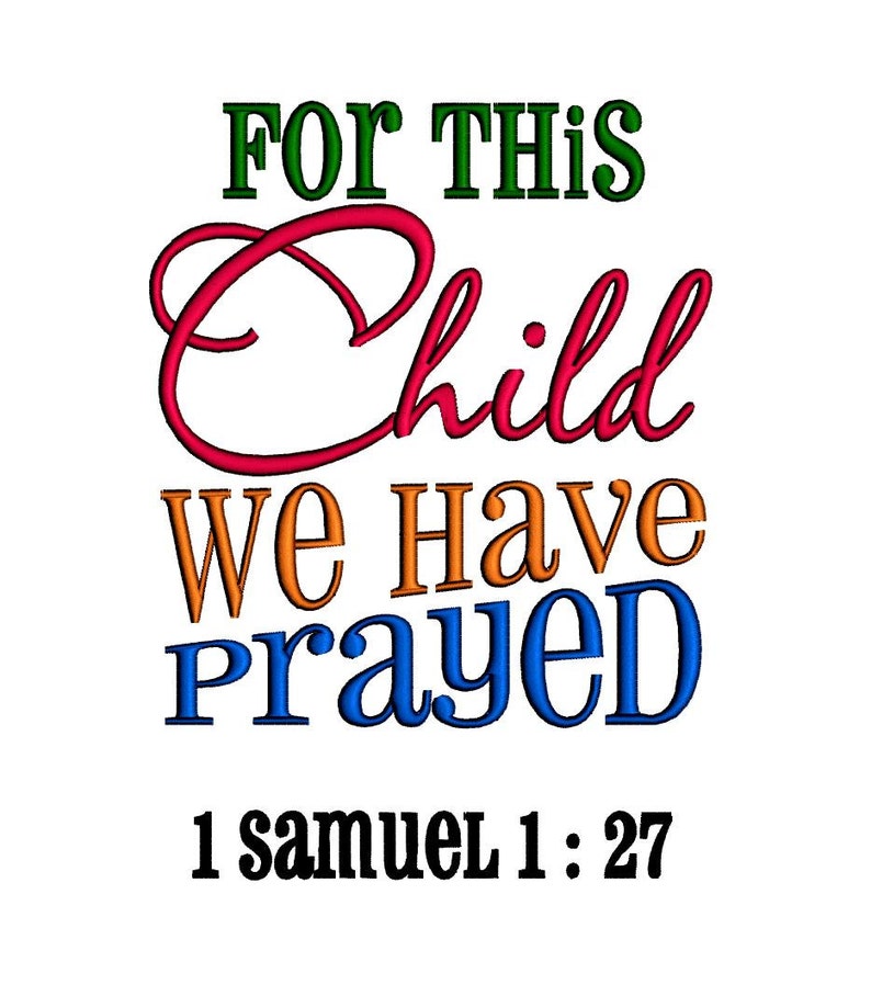 Pu&ograve; includere: Un design grafico colorato con il testo "For this child we have prayed" in un font corsivo. Il testo "1 Samuel 1:27" &egrave; sotto il testo principale.
