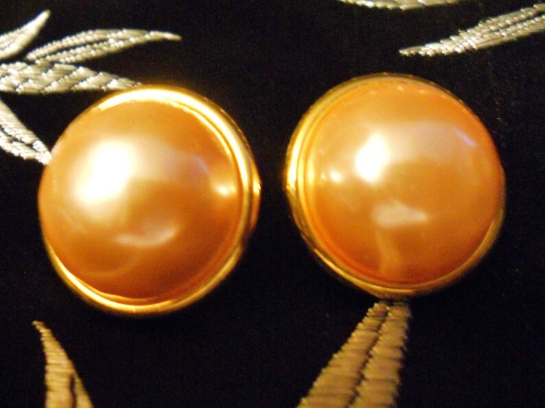 Vintage Signed Monet Jewelry Set Summer Peach for Bridal or Special Occasion Lovely Retro Monet Jumbo Peach Pearl Necklace w Earrings