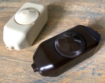 Interruptor de cable con regulador de intensidad - Interruptor de lámpara giratorio en línea (de paso) Leviton - Suministros de alta calidad para su iluminación, lámparas, colgantes, etc. hechos a mano