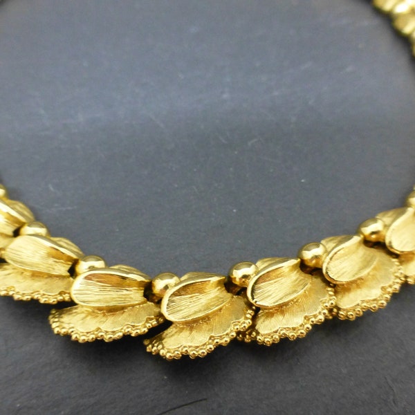 Boucher Golden Collar