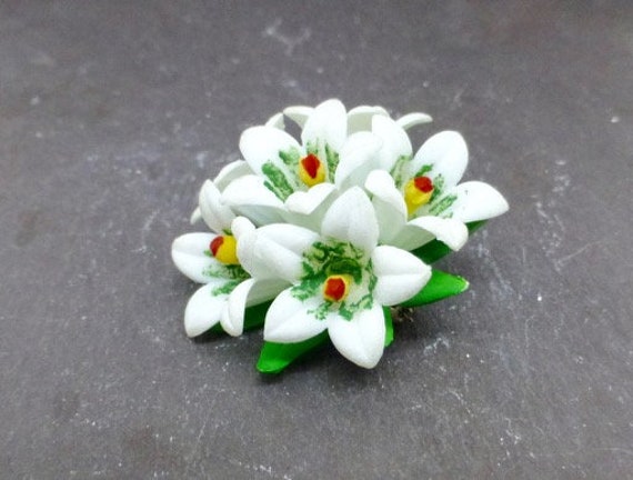 Celluloid Flower Brooch - image 3