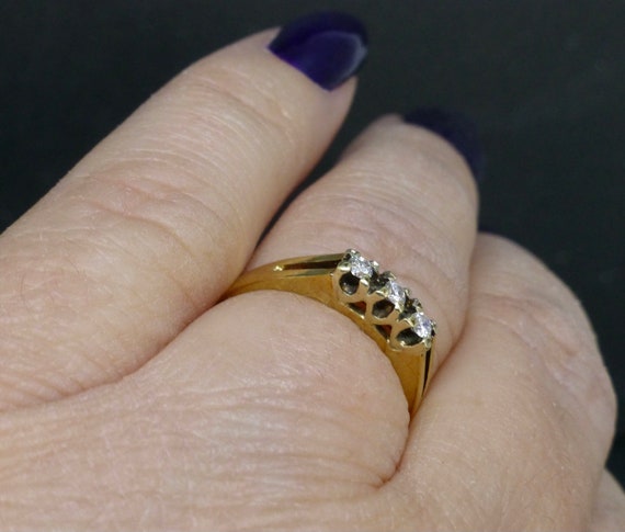 Three Stone Diamond & 9ct Gold ring - image 6