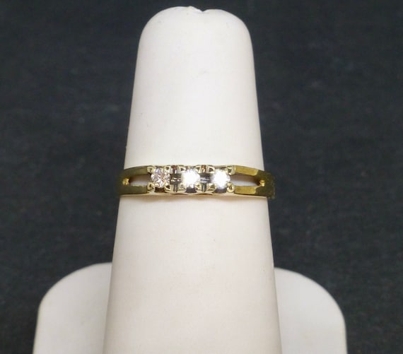 Three Stone Diamond & 9ct Gold ring - image 1