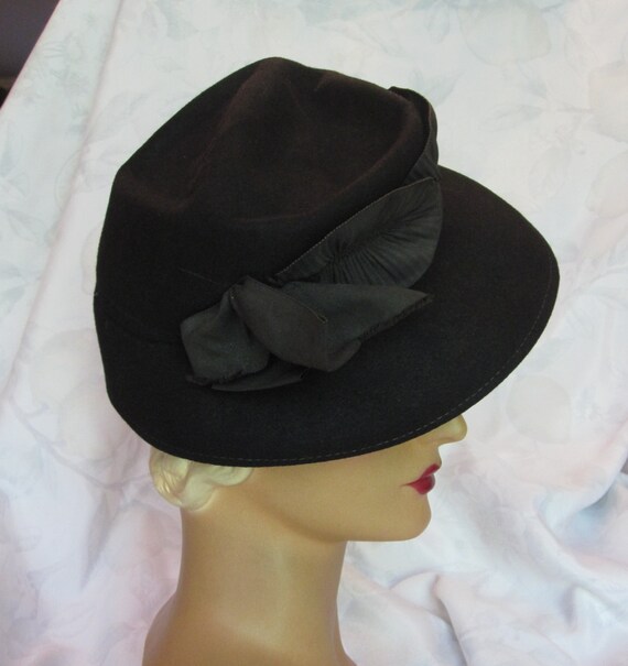 Justine - 1930's Black Wool Felt Fedora Hat with G