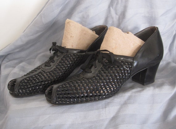 Vintage 1940's Black Peep Toe Oxfords - Size 9
