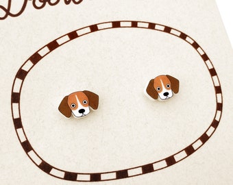 Orecchini a perno a forma di Beagle, piccoli, regalo per gli amanti dei Beagle, ipoallergenici, gioielli per cani fatti a mano in plastica termoretraibile