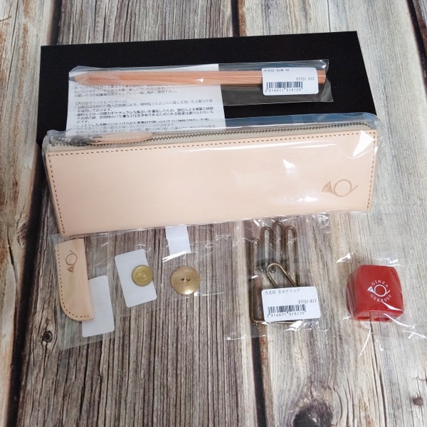 Traveler’s company  gekkoso leather pencil cap / RIGHT HAND CLIP / pencil sharpener / button /leather pencil case/pen