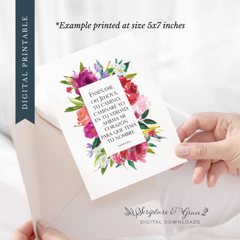 May include: Digital printable card with floral watercolor design. The card features text in Spanish, surrounded by pink, red, and purple flowers. The text reads "Ens&eacute;&ntilde;ame, Oh Jehov&aacute;, Tu camino..." The card is shown at a 5x7 inch size.