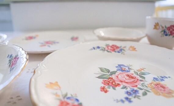 Hazel by Scio Pottery Vintage 7 Pc Place Setting Very Good