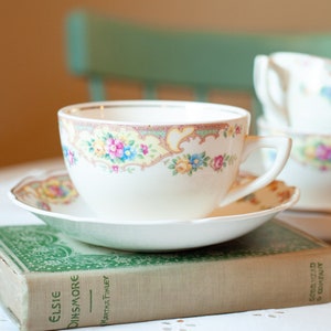 Vintage Mount Clemens Pottery Mildred 1 Cup & Saucer - Farmhouse - Excellent Condition