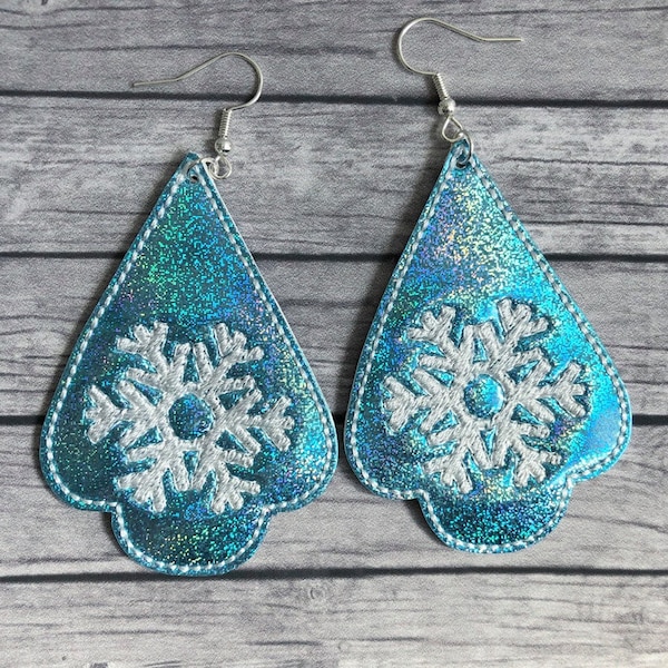 ITH Snowflake Earrings-  3 Sizes - 4x4 and 5x7 included- Embroidery Design - DIGITAL Embroidery DESIGN