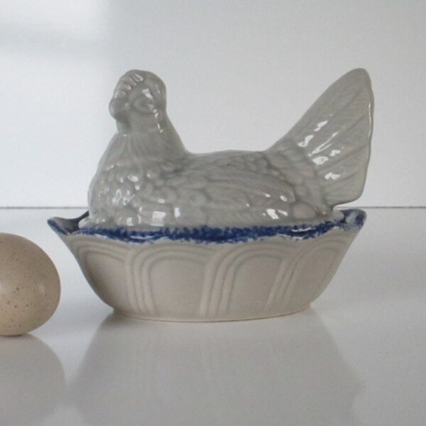 Hen on Nest, Roosting Chicken Dish Vintage Mid Century / Rustic Country Farmhouse Retro Kitchen
