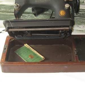 Antique electric Singer Sewing Machine, brown wood domed case, black gold cast iron metal sewing machine portable traveling mid century 50s image 7